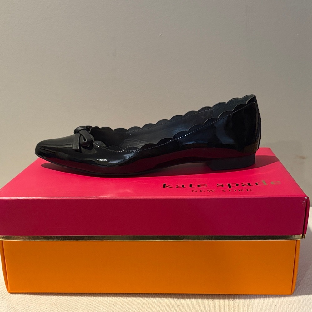 Kate Spade Glossy Black Scalloped Flats